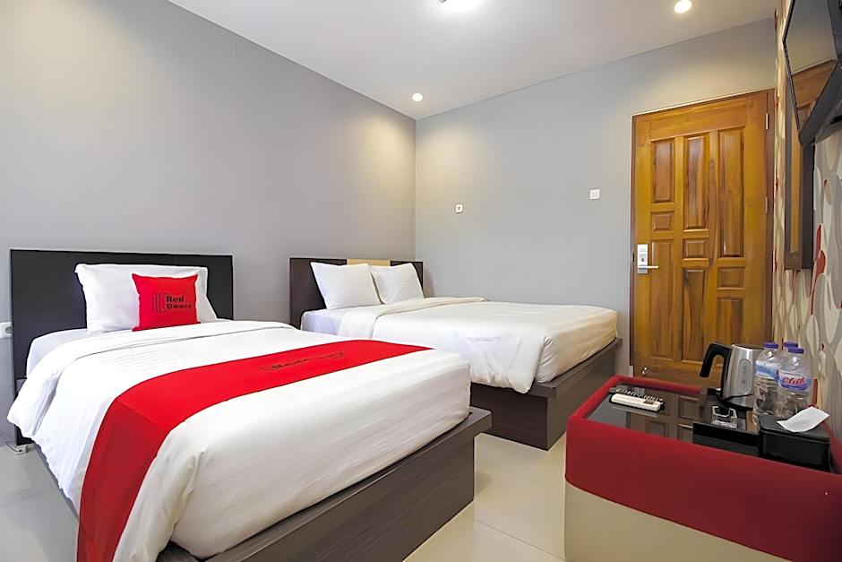 RedDoorz Plus @ Paal 2 Manado
