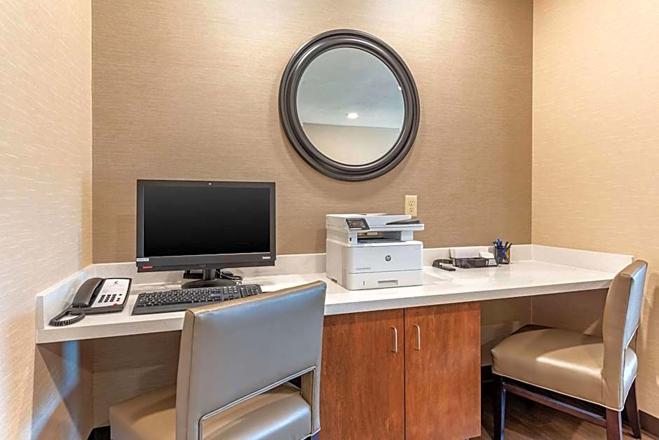 Comfort Inn & Suites near Route 66