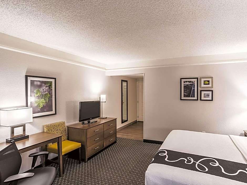 Photo 1 of 6 of 1 King Bed, Mobility Accessible, Roll in Shower