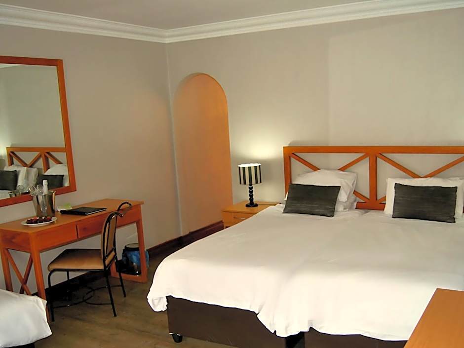 Safari Hotel & Convention Centre