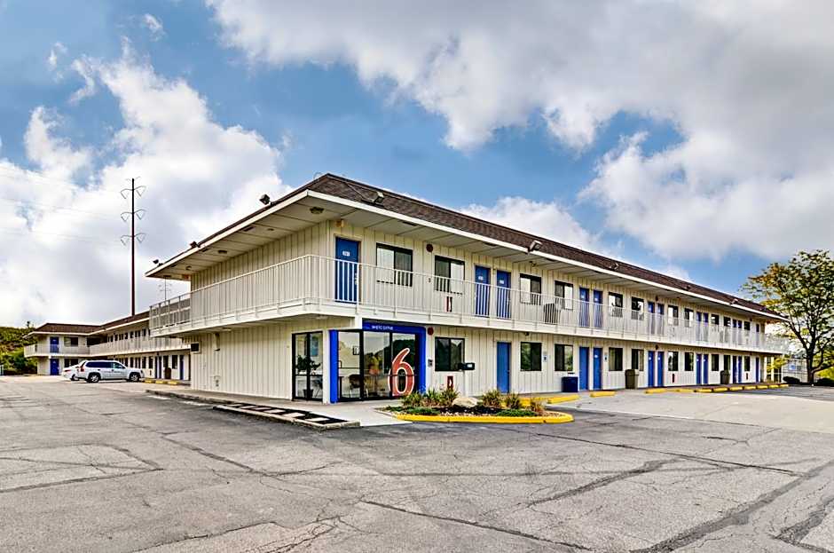 Motel 6 Pittsburgh - Crafton