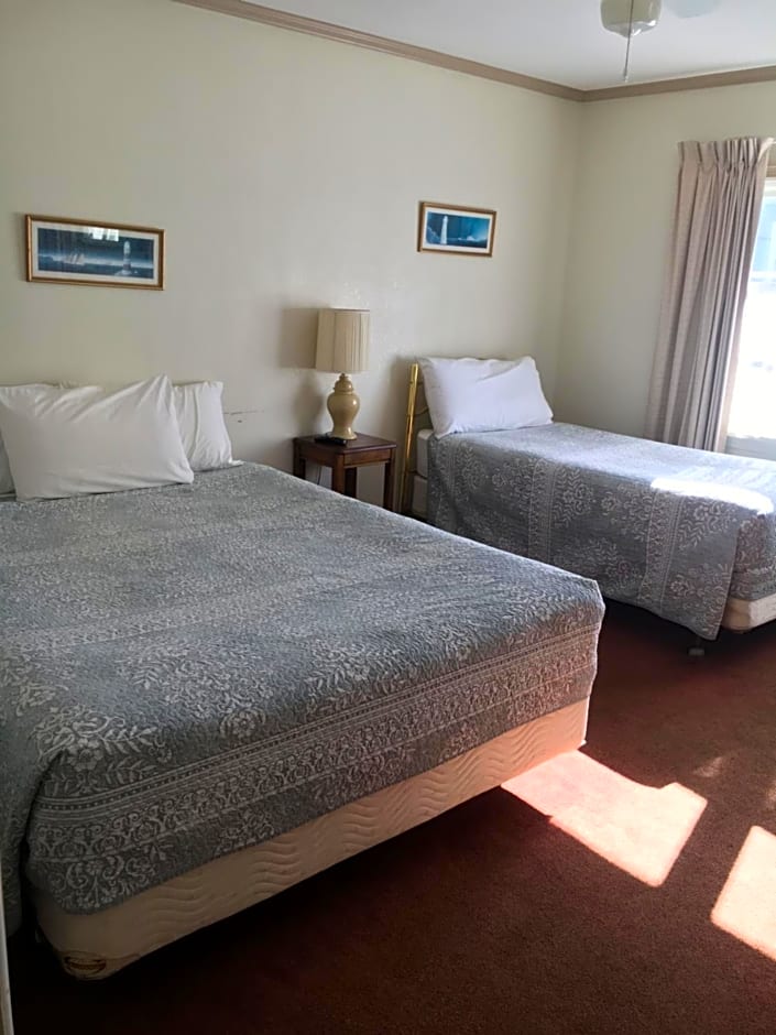 Lighthouse Inn
