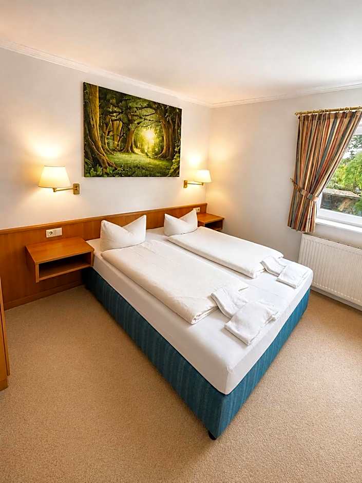 Hotel Alsterquelle 24h Check-in, Free Parking and WiFi