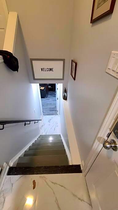 LUXURY 2-BEDROOMS UNIT WITH WIFI, LDR & PARKING.