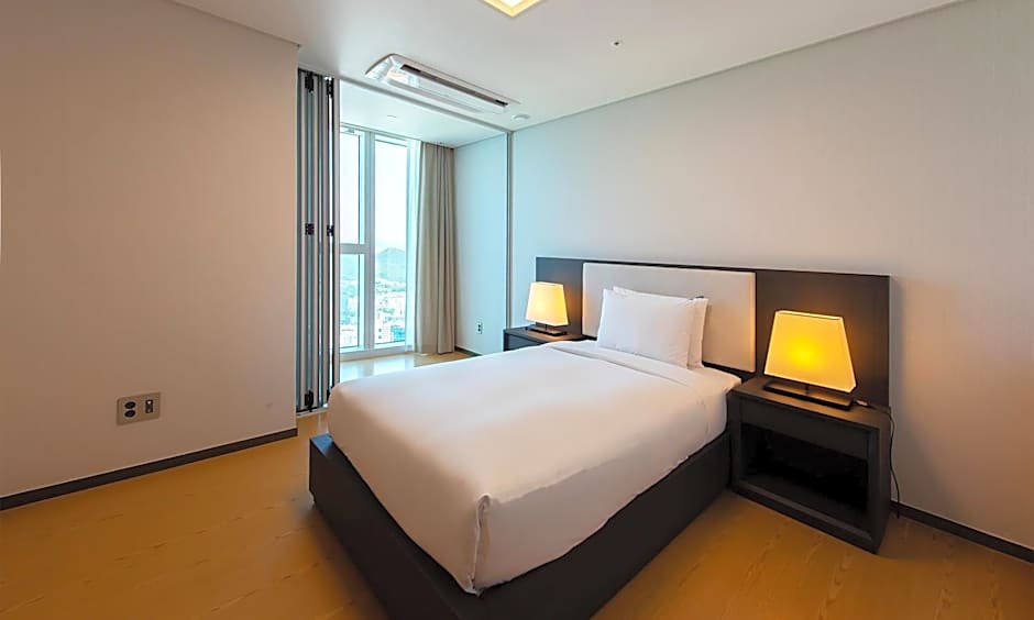Photo 1 of 8 of Suite, Beach View