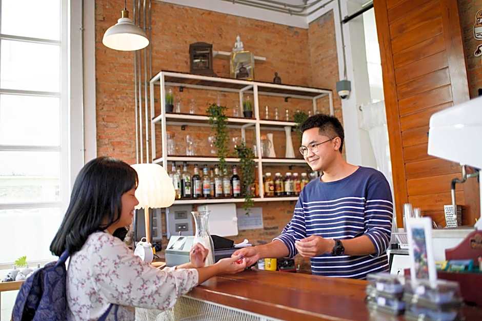 Memmoth Cafe & Hostel in Lampang