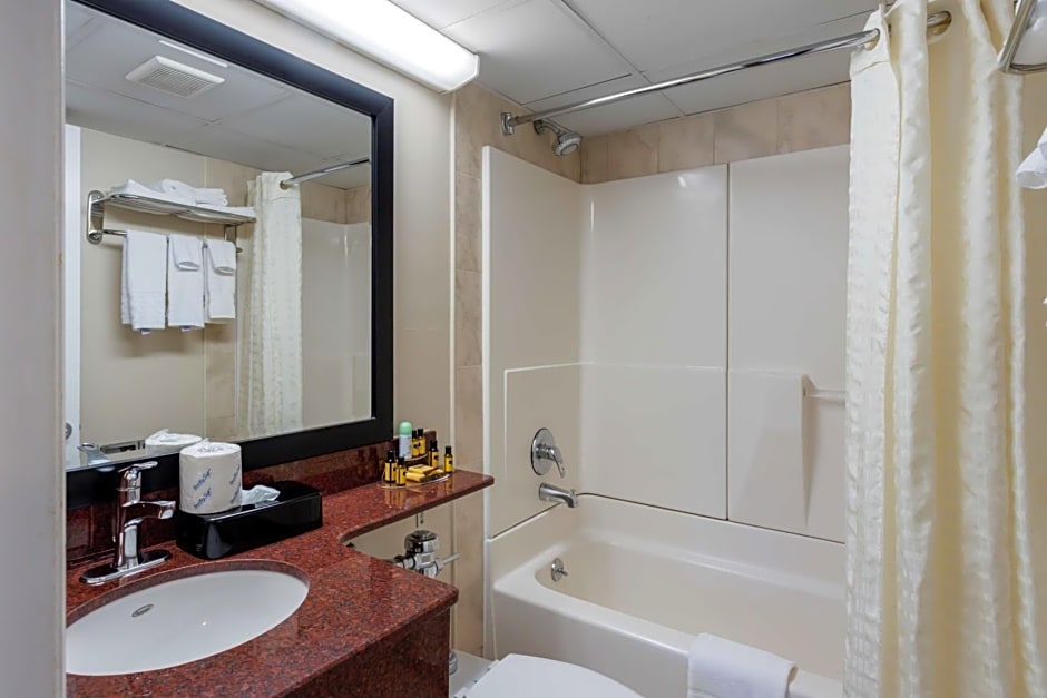 Best Western Plus Brooklyn Bay Hotel