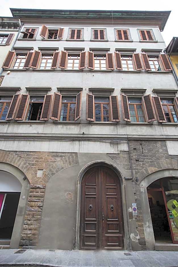 Soprarno Suites