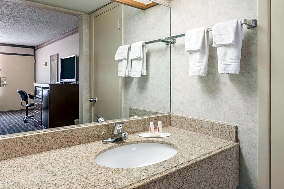 Days Inn by Wyndham Midland