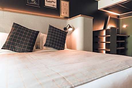 Standard Room with One Double Bed and Three Single Beds