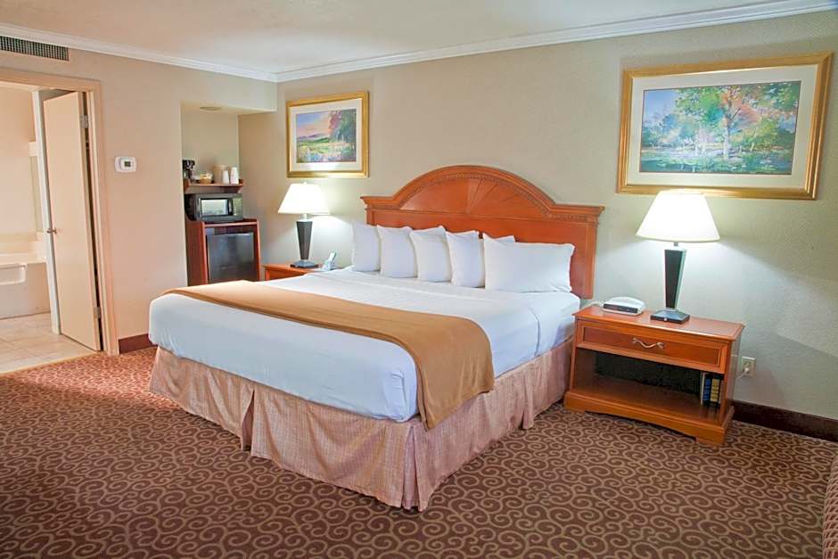 Red Arrow Inn & Suites, a Travelodge by Wyndham