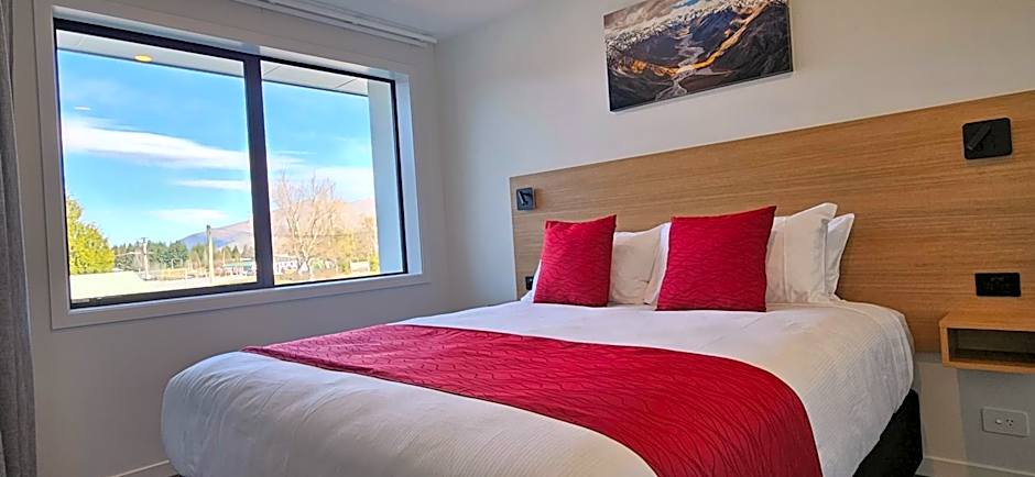 Alps Motel & Apartments