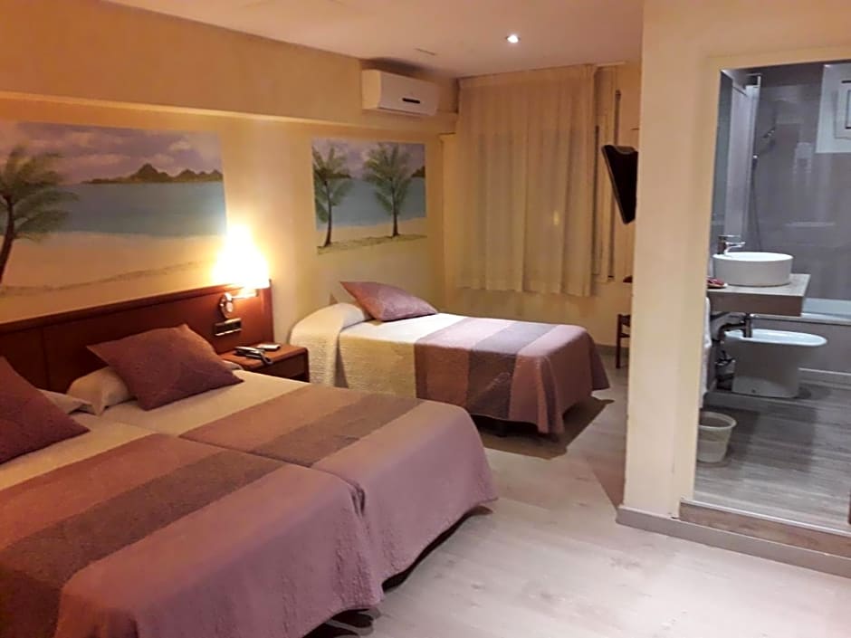 Photo 1 of 7 of Triple Room with parking included