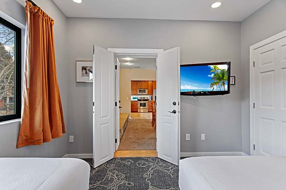 Coyote Mountain Lodge