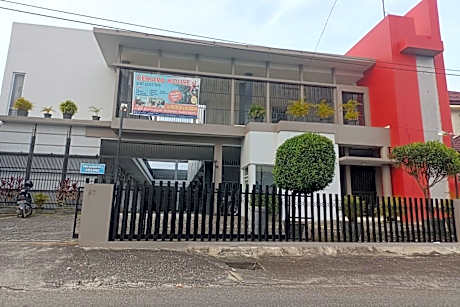 Hotel O Rumah Singgah Cemara Syariah
