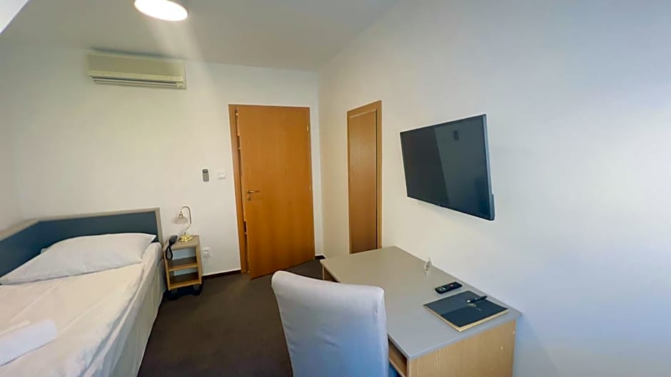 Photo 1 of 7 of Single Room - Payer I