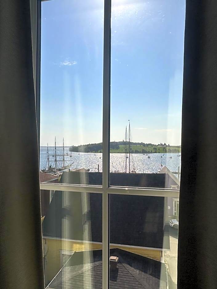 Lunenburg Arms Hotel