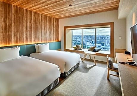 Deluxe Room with Window Seat for 3 People - Non-Smoking
