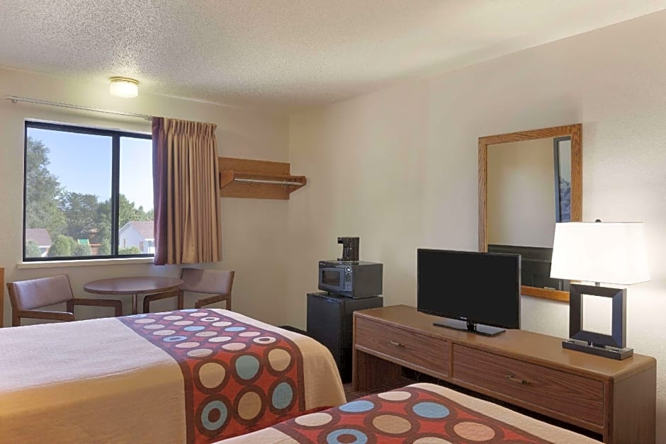 Super 8 By Wyndham Wall