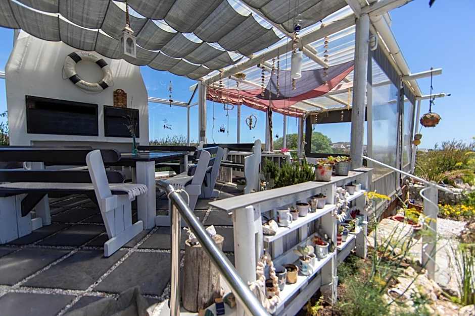 Farr Out Guest House