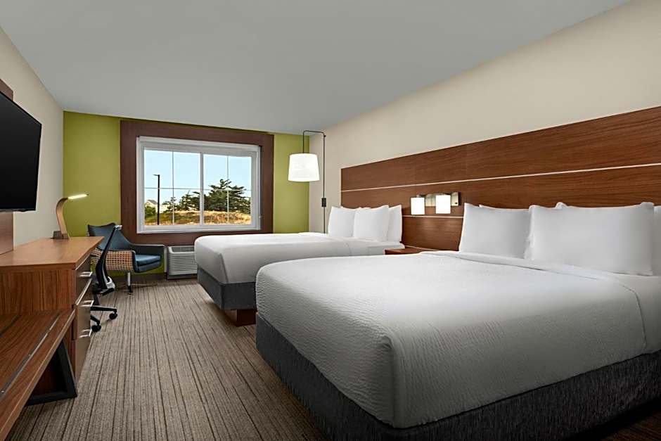 Holiday Inn Express Hotel & Suites Marina by IHG