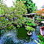 Dinah's Garden Hotel