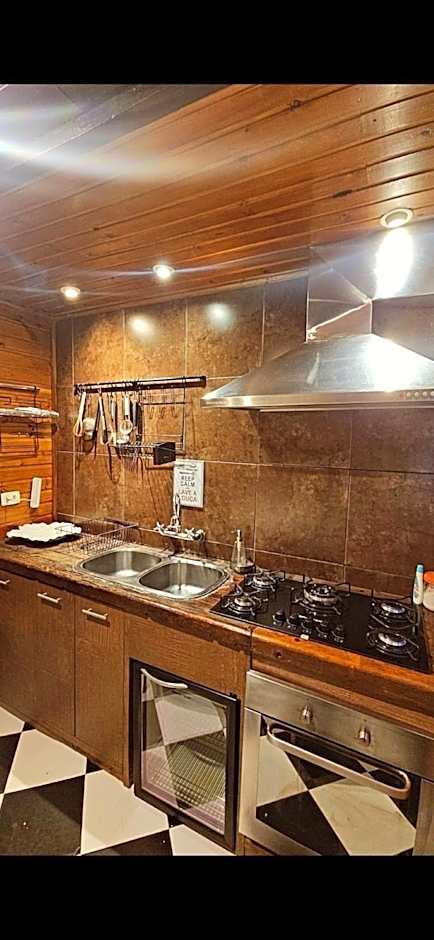 Chalét com jacuzzi sauna lareira e telao cinema