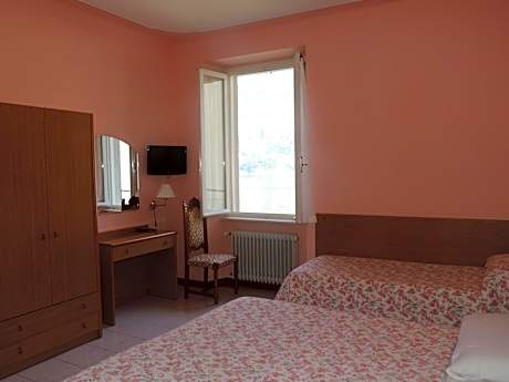 Triple Room with Partial Lake View