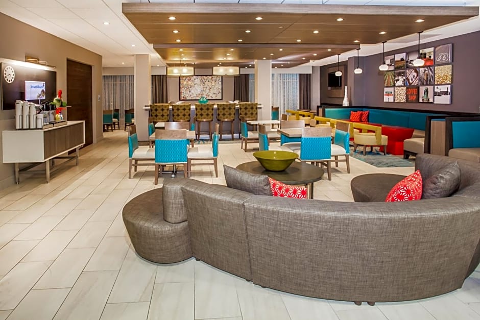 Holiday Inn Express & Suites Litchfield By IHG