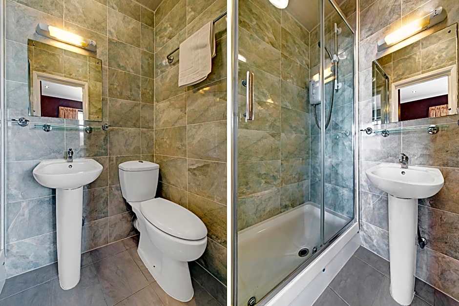 OYO Bostons Manor Hotel