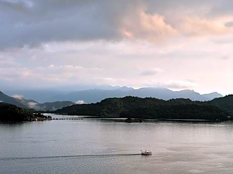 Premier Japanese Style Lake View