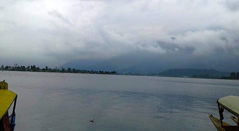 Houseboat Switzerland