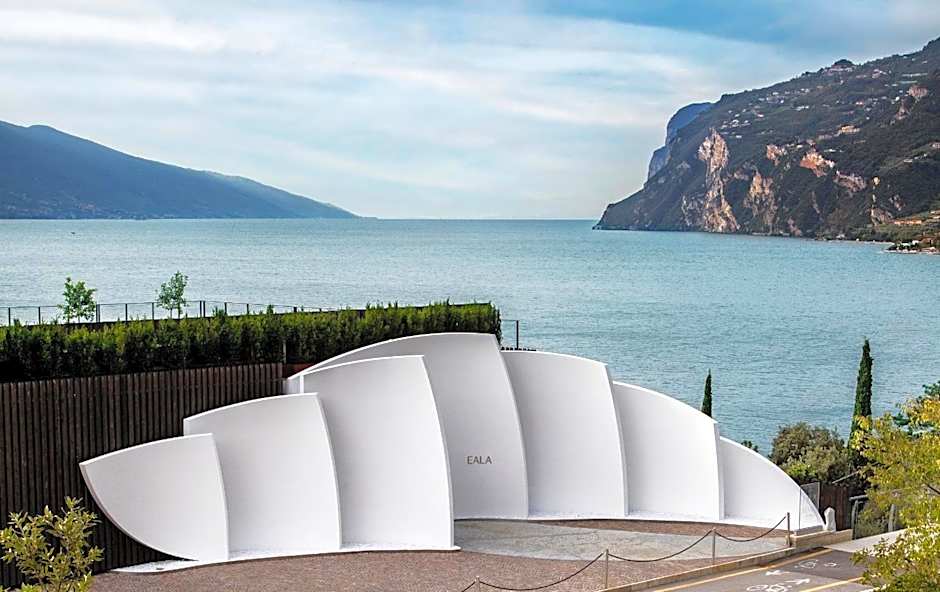 EALA My Lakeside Dream - Adults Friendly