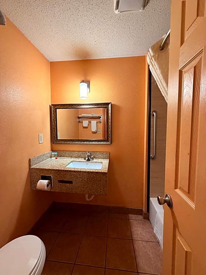 BLUE SKY INN Glens Falls-Saratoga-Lake George