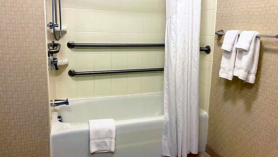 Holiday Inn & Suites Bakersfield by IHG