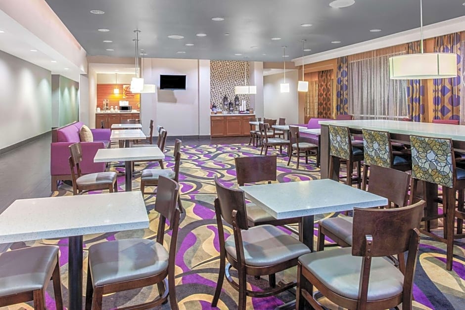 La Quinta Inn & Suites by Wyndham Luling