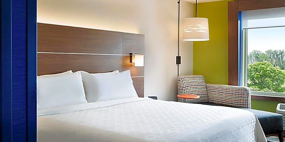 Holiday Inn Express & Suites - Savannah W - Chatham Parkway, an IHG Hotel