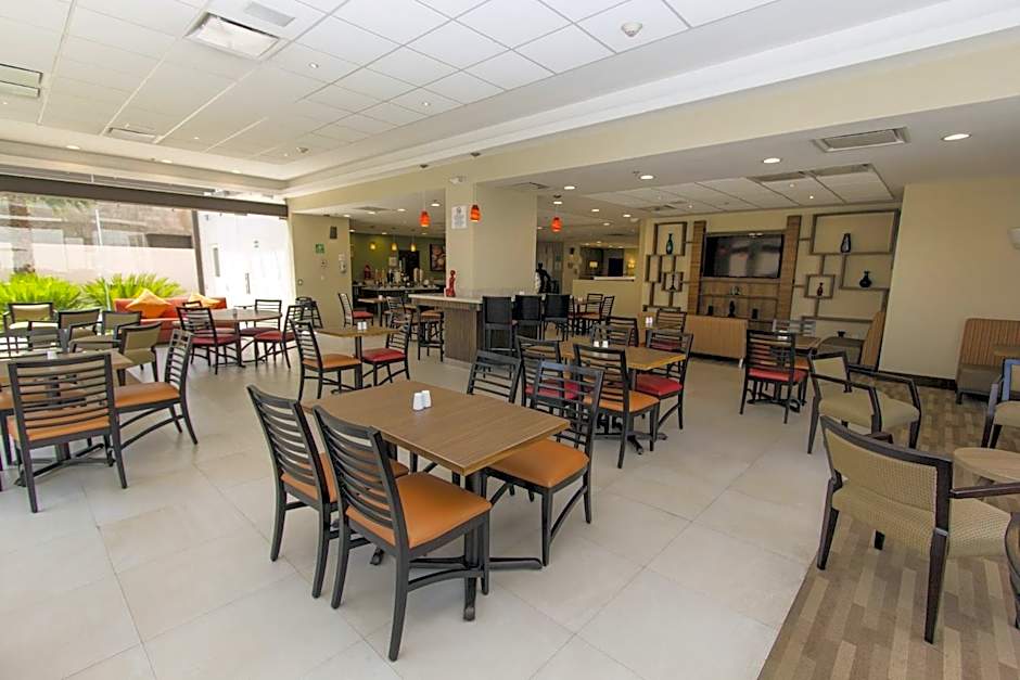 Holiday Inn Express & Suites Guadalajara Aeropuerto By IHG