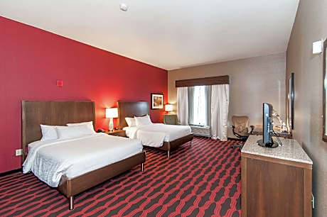 2 Queens W/Drinks-Snacks