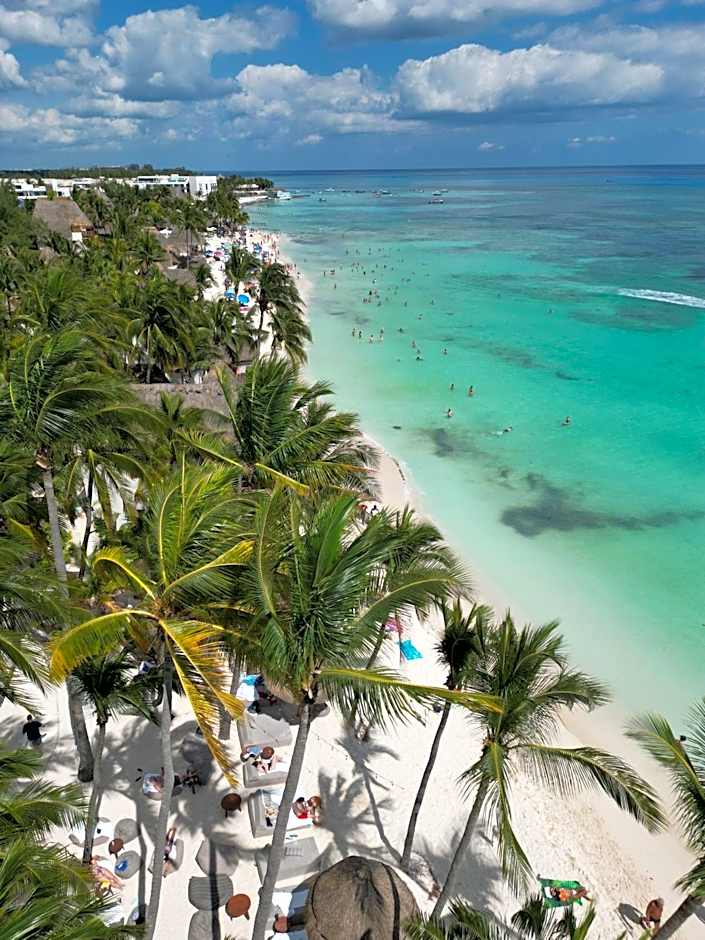 'Syrena Luxury Caribbean' Heart of Playa del Carmen - Fast Wi-fi - Sea Views