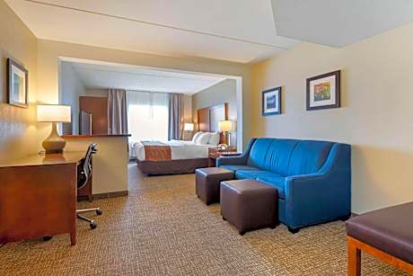 King Suite - Non-Smoking