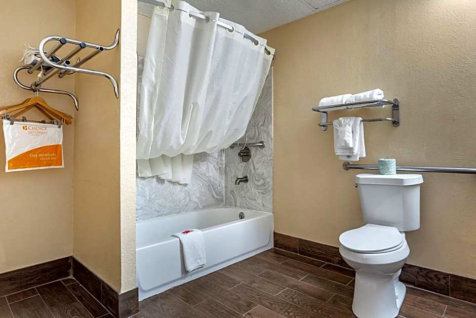 Econo Lodge Oxford near Choccolocco Park