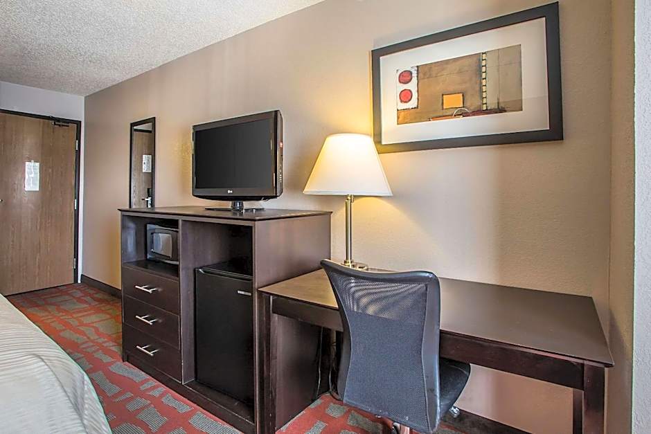 Quality Inn & Suites West Bend