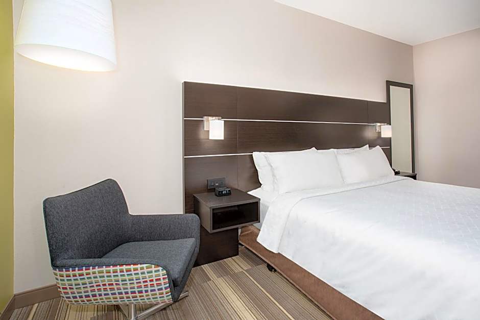 Holiday Inn Express and Suites Lincoln City By IHG