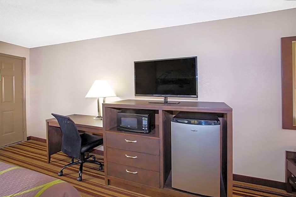 Super 8 by Wyndham Springdale AR