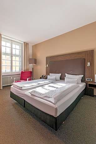 Large Double or Twin Room