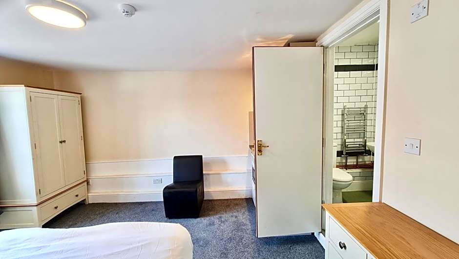 Grace Apartments - Living Rock