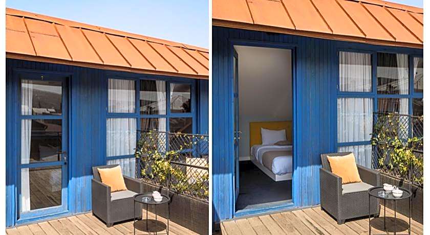Blue Balcony Hotel 