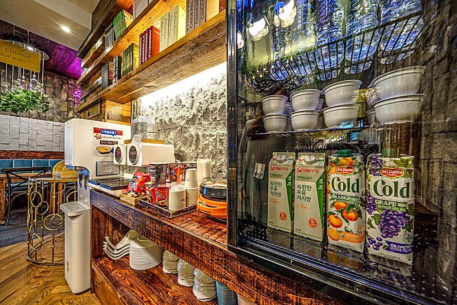 February Boutique Hotel Hwanggeum