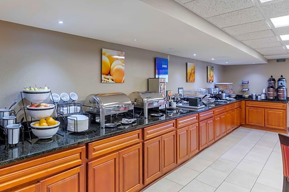 Comfort Inn and Suites Jackson - West Bend